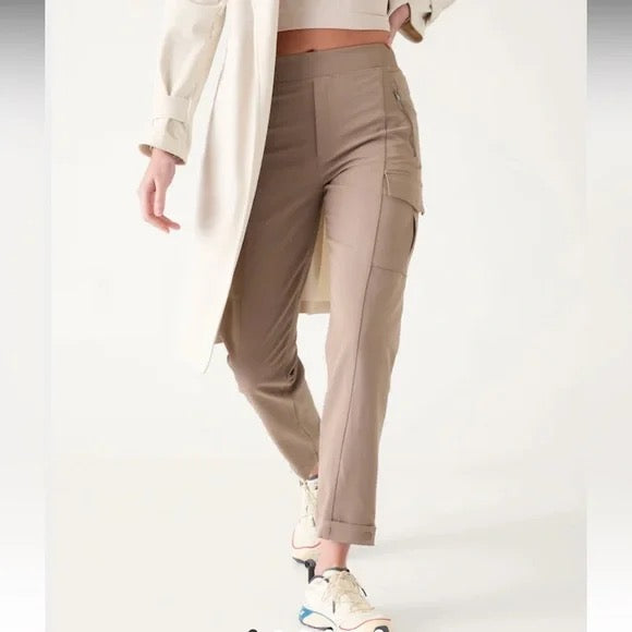 New Athleta Taupe Endless High Waist Cargo Travel Pant Size 12 T MSP$129